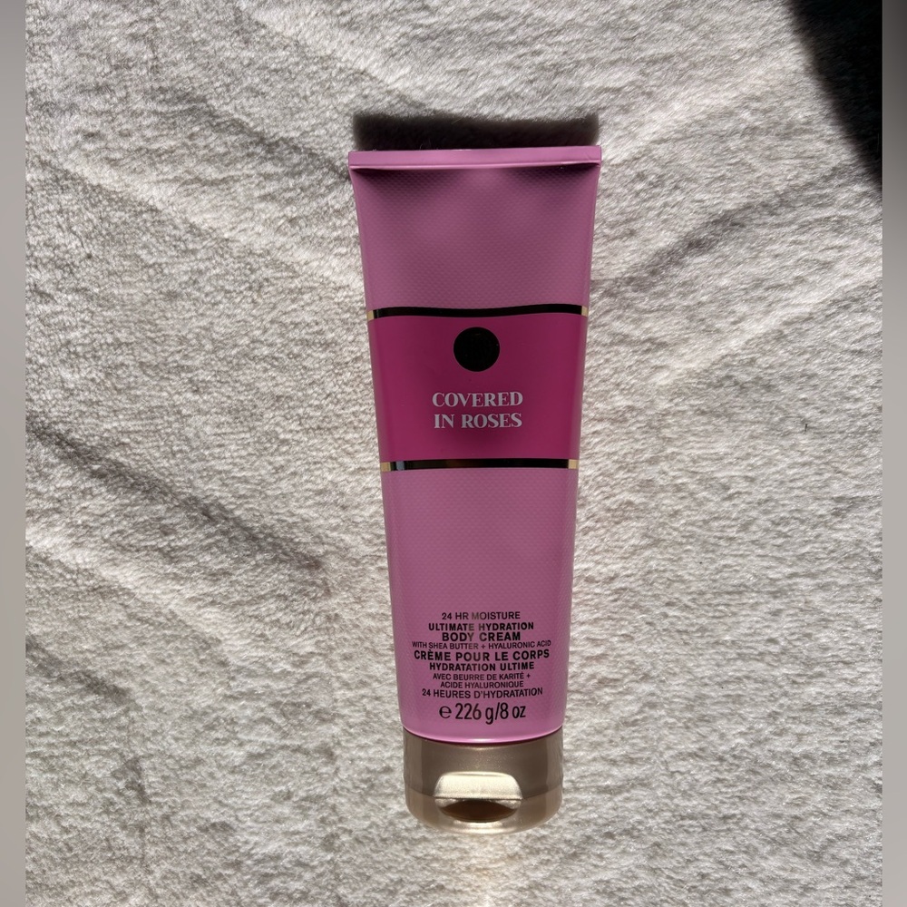 ✨3/$30✨Covered in Roses Body Cream - Bath and Body Works